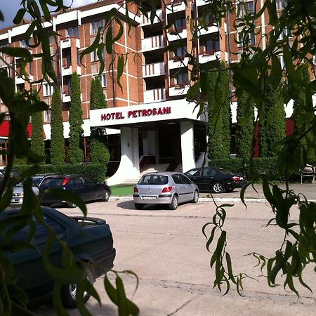 Hotel Petroşani Exterior foto