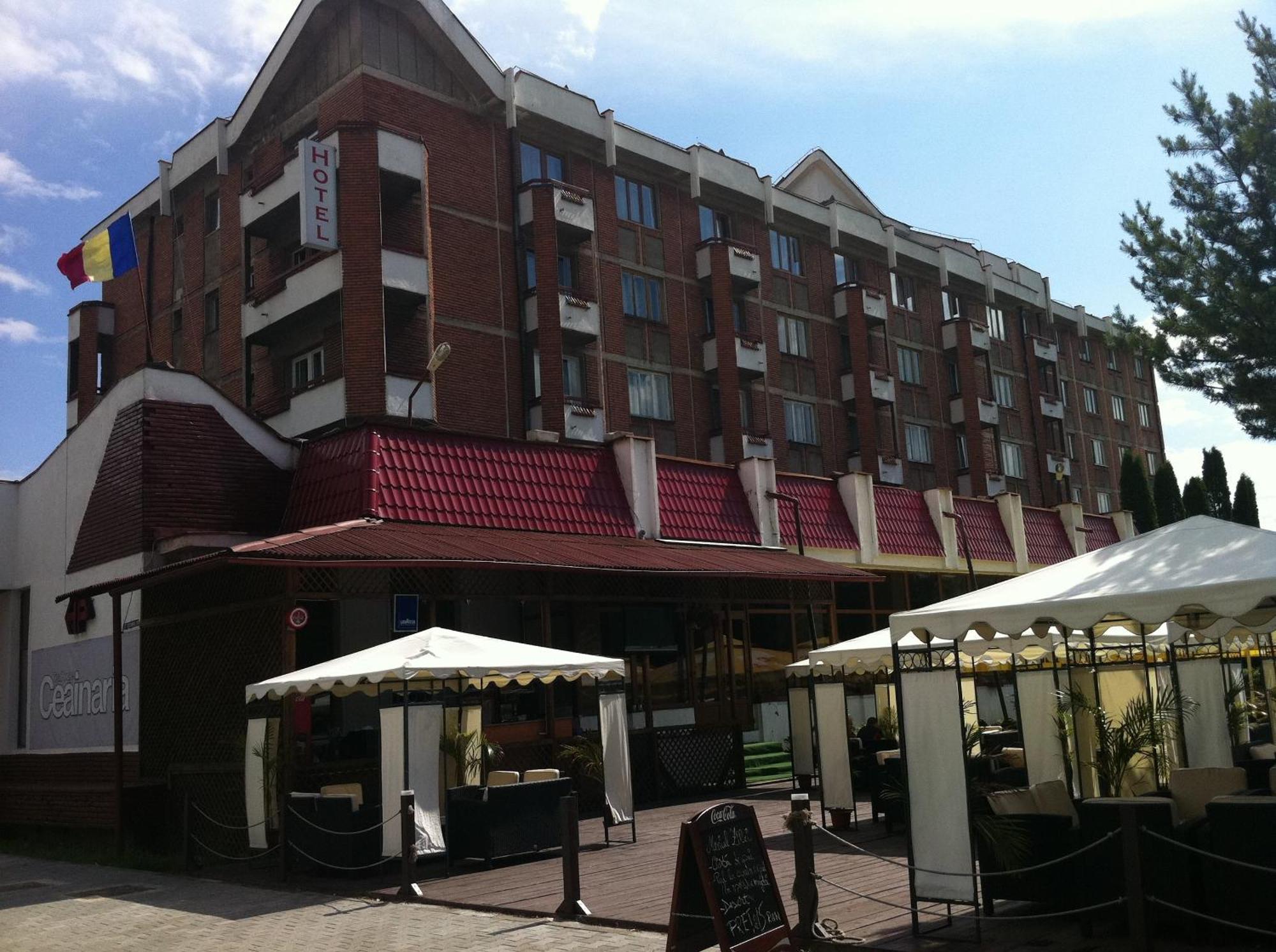 Hotel Petroşani Exterior foto